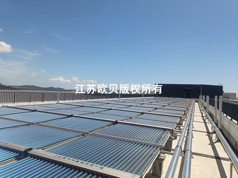 山西衛(wèi)生院雙排真空管太陽(yáng)能熱水系統(tǒng)工程